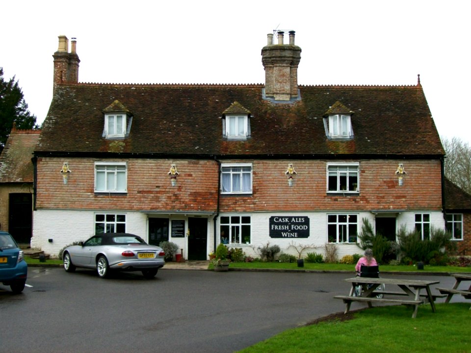 The Nevill Crest and Gun, Eridge 01
