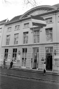 Theater Diligentia heropend, Den Haag , exterieur met vlag, Bestanddeelnr 925-0069