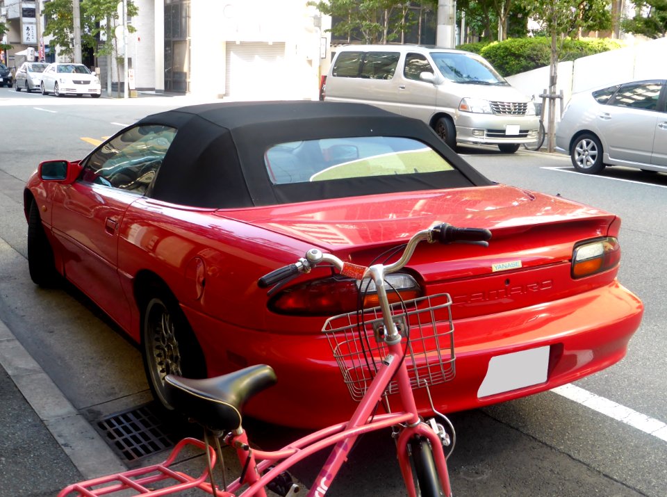 The rearview of Chevrolet CAMARO IV Sportsconvertible