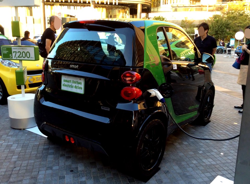 The rearview of smart fortwo BRABUS electric drive