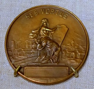 The Woman during the War, by Henri Allouard, 1918, bronze - Portland Museum of Art - Portland, Maine - DSC03970