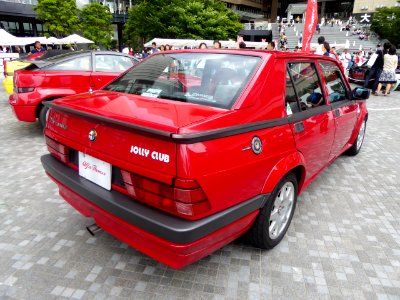The rearview of Alfa Romeo 75 TWIN SPARK