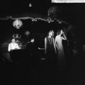 Theatergroep Shaffy Chantant tijdens optreden in de Moulin Rouge op het Rembrand, Bestanddeelnr 917-3531