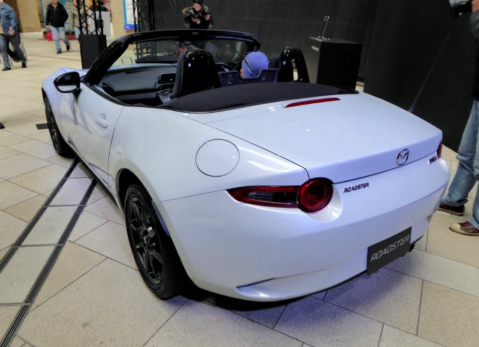 The rearview of Mazda ROADSTER S Spacial Package (ND) with manual transmission