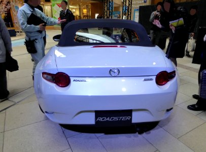 The rearview of Mazda ROADSTER S Spacial Package (DBA-ND5RC) with manual transmission,whose roof is closed