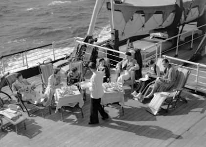 Thee op cruiseschip MS Colombia op weg naar Madeira, Bestanddeelnr 190-0116 photo
