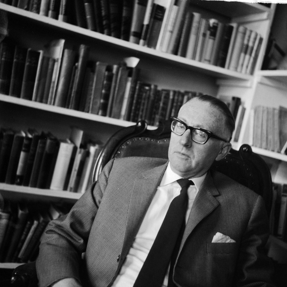 Theun de Vries (letterkundige) krijgt 23 september Staatsprijs voor Letterkunde, Bestanddeelnr 915-5089