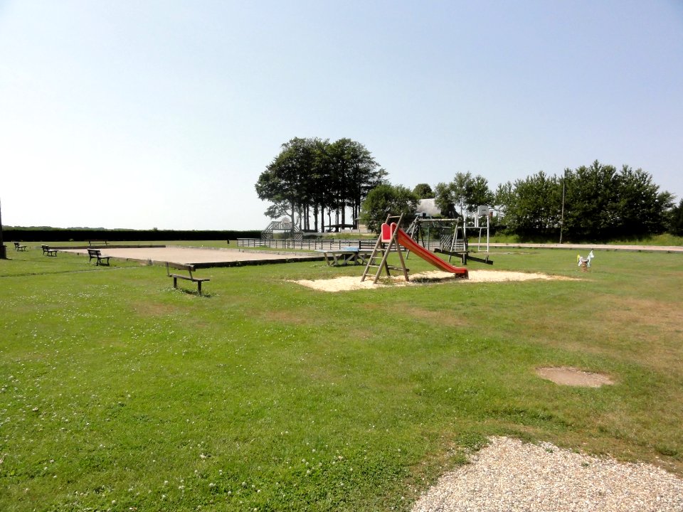 Thiétreville (Seine-Mar) terrain multisports