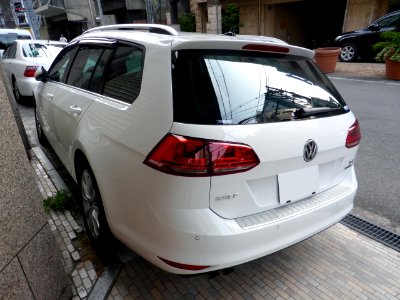 The rearview of Volkswagen GOLF VII VARIANT TSI Comfortline BLUEMOTION TECHNOLOGY