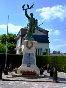 Thiberville (Eure, Fr) monument aux morts