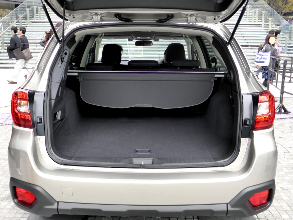 The trunk room of Subaru LEGACY OUTBACK (BS9)