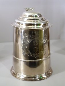 The William Vassal Tankard, Joseph Kneeland, American, c. 1729, silver - Fogg Art Museum, Harvard University - DSC01395