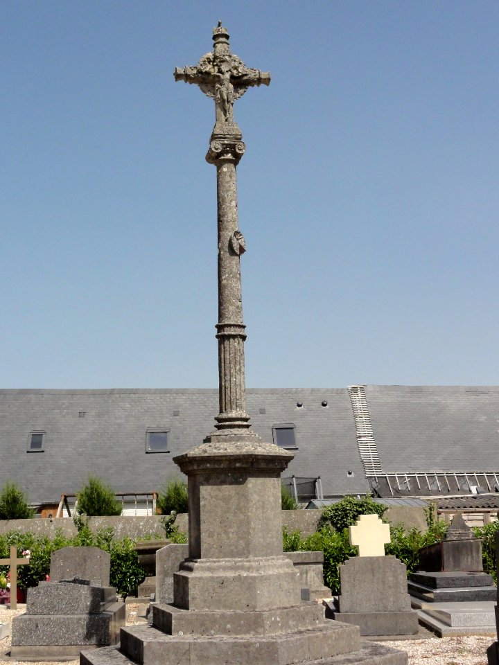 Thiétreville (Seine-Mar) croix du cimetière