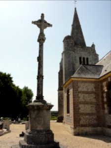Thiétreville (Seine-Mar) église et croix du cimetière