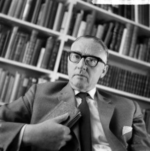 Theun de Vries (letterkundige) krijgt 23 september Staatsprijs voor Letterkunde, Bestanddeelnr 915-5083