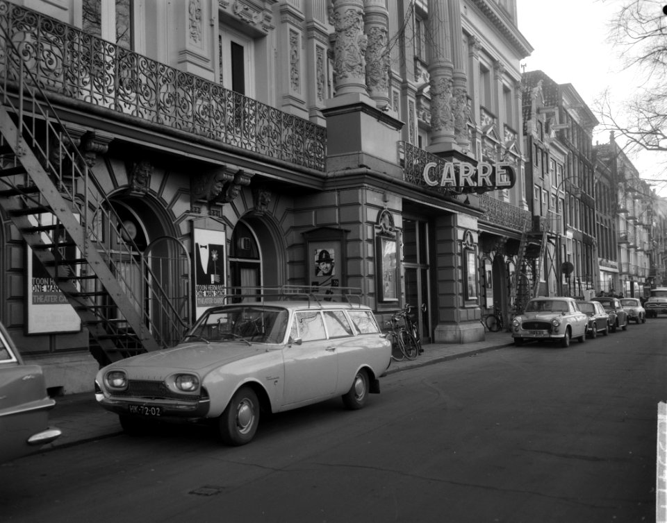 Theater Carré met de eerste show van Toon Hermans (december 1963), Bestanddeelnr 915-9471