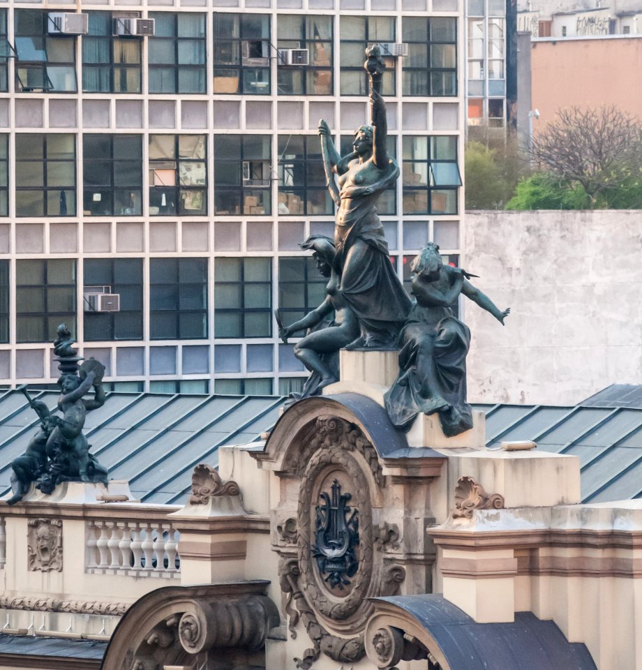 Theatro Municipal de São Paulo Statue