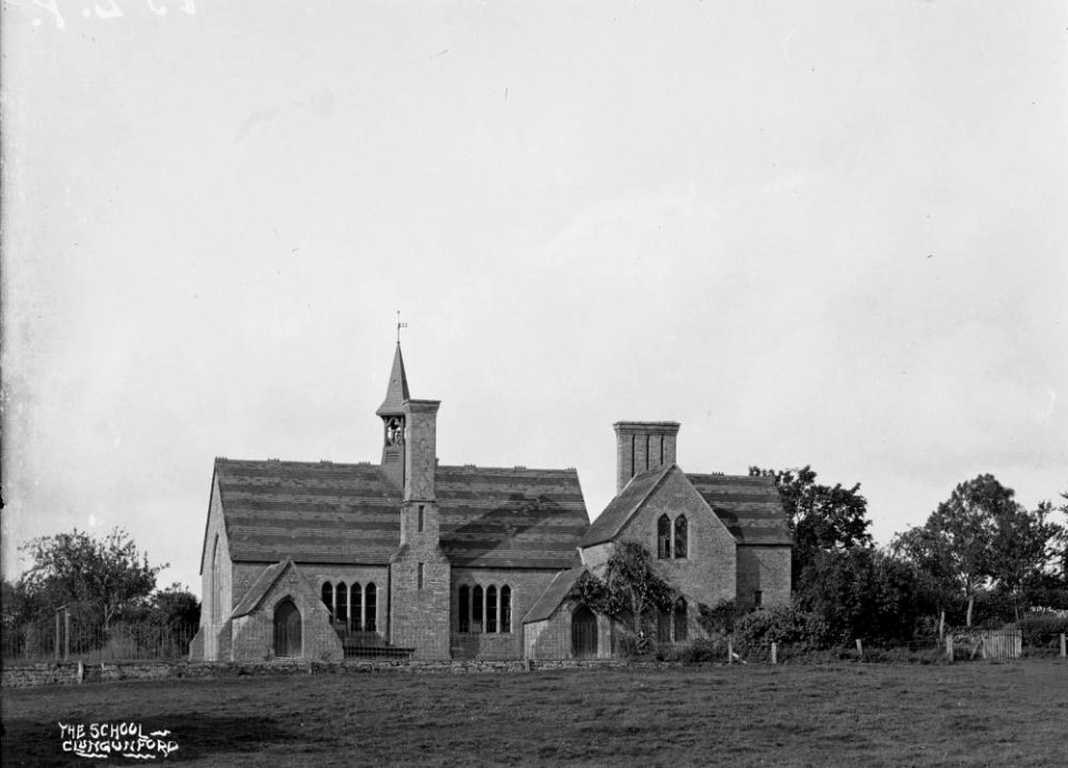 The school Clungunford (1294966)