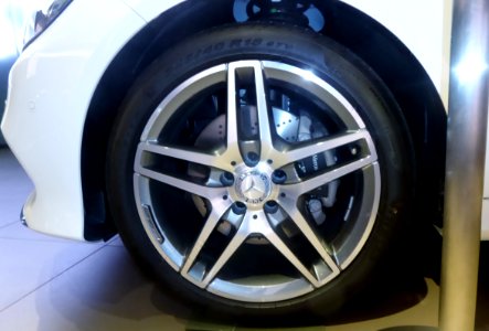 The tire wheel of Mercedes-Benz E220 BlueTEC AVANTGARDE (W212)