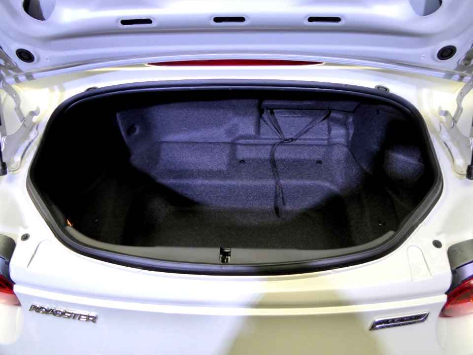 The trunk room of Mazda ROADSTER S Spacial Package (ND)