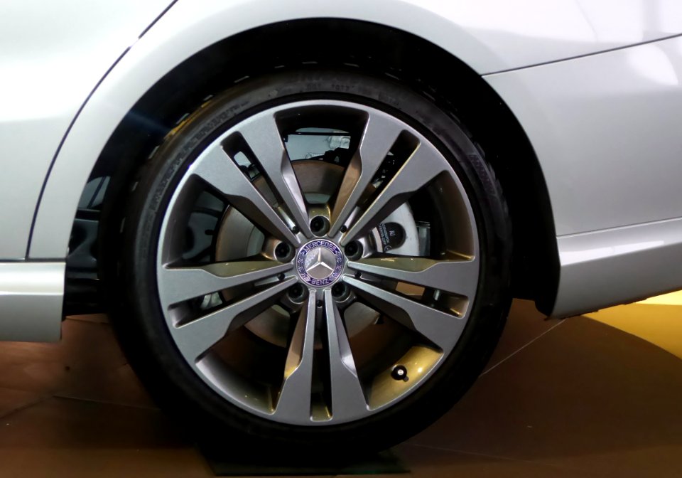 The tire wheel of Mercedes-Benz CLA180 (C117)