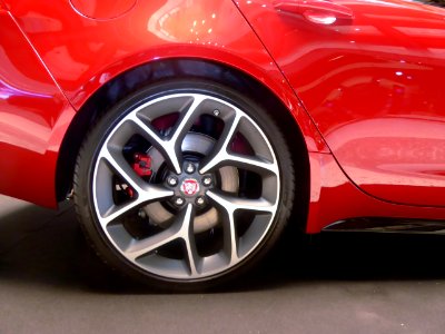 The tire wheel of Jaguar XE 3.0S