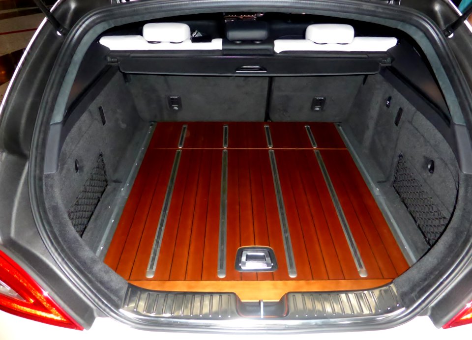 The trunkroom of Mercedes-Benz CLS63 AMG Shooting Brake (X218)