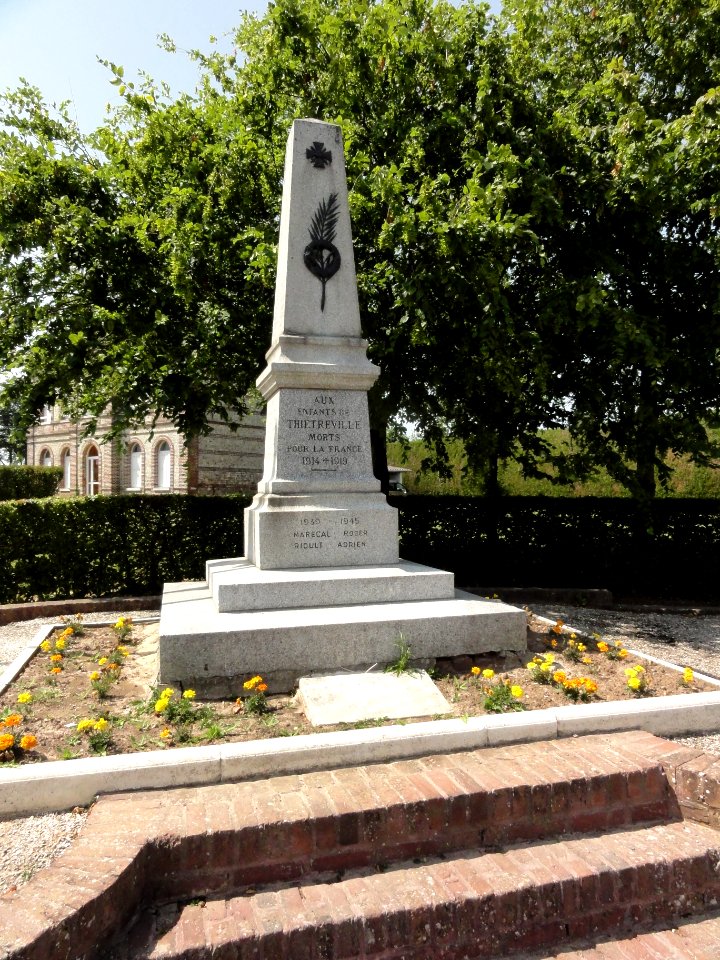 Thiétreville (Seine-Mar) monument aux morts