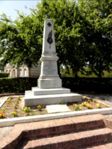 Thiétreville (Seine-Mar) monument aux morts