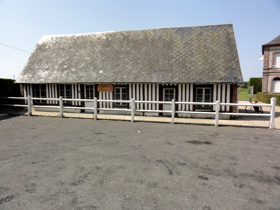 Thiétreville (Seine-Mar) salle de pétanque Thiétrevillaise
