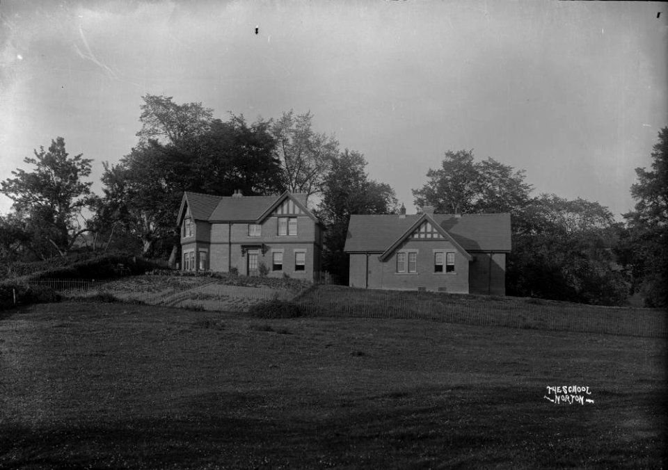 The school Norton (1294128)