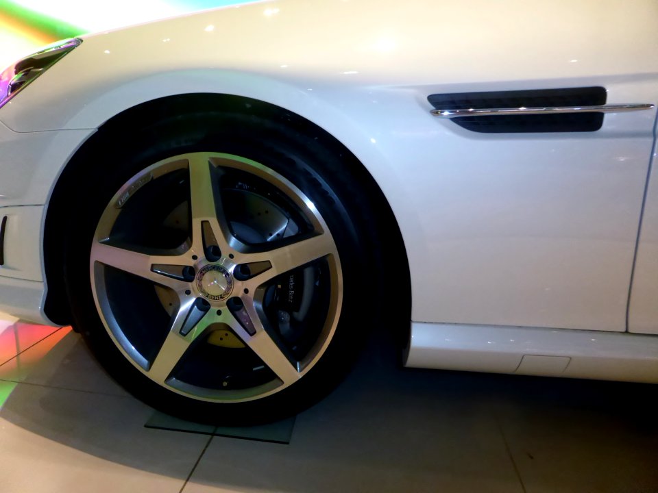 The tire wheel of Mercedes-Benz SLK200 Carbon LOOK Edition (R172)