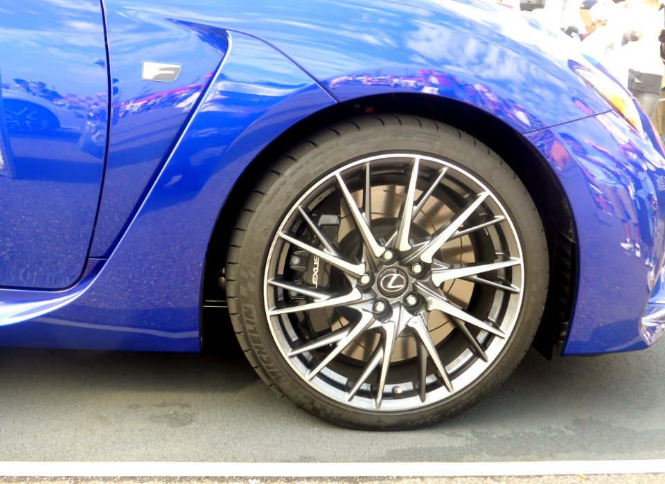 The tire wheel of Lexus RC F