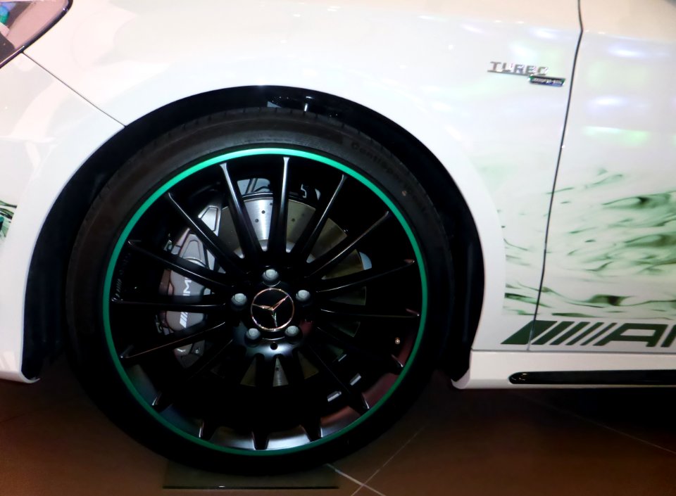 The tire wheel of Mercedes-Benz A45 AMG 4MATIC PETRONAS Green Edition (W176)