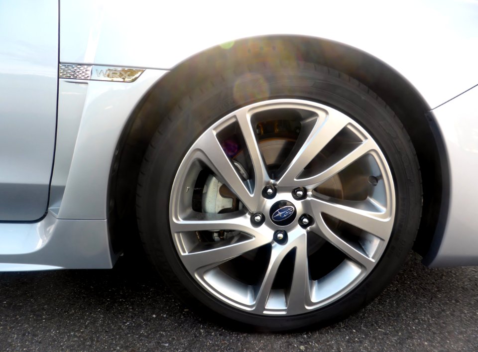 The tire wheel of Subaru WRX S4 2.0GT-S EyeSight (VAG)