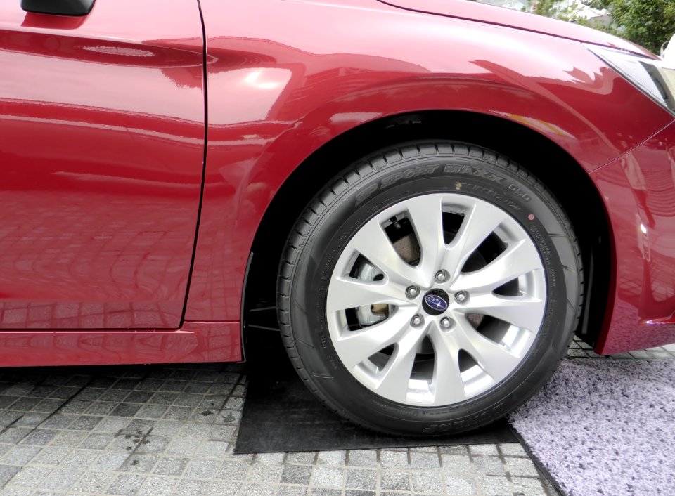 The tire wheel of Subaru LEGACY B4 (BN9)