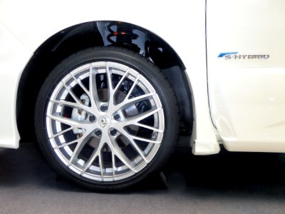 The tire wheel of IMPUL SERENA S Version (E26)