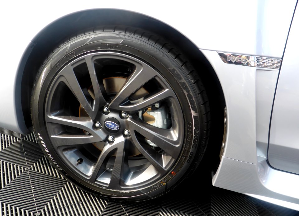 The tire wheel of Subaru WRX S4 2.0GT EyeSight (VAG)