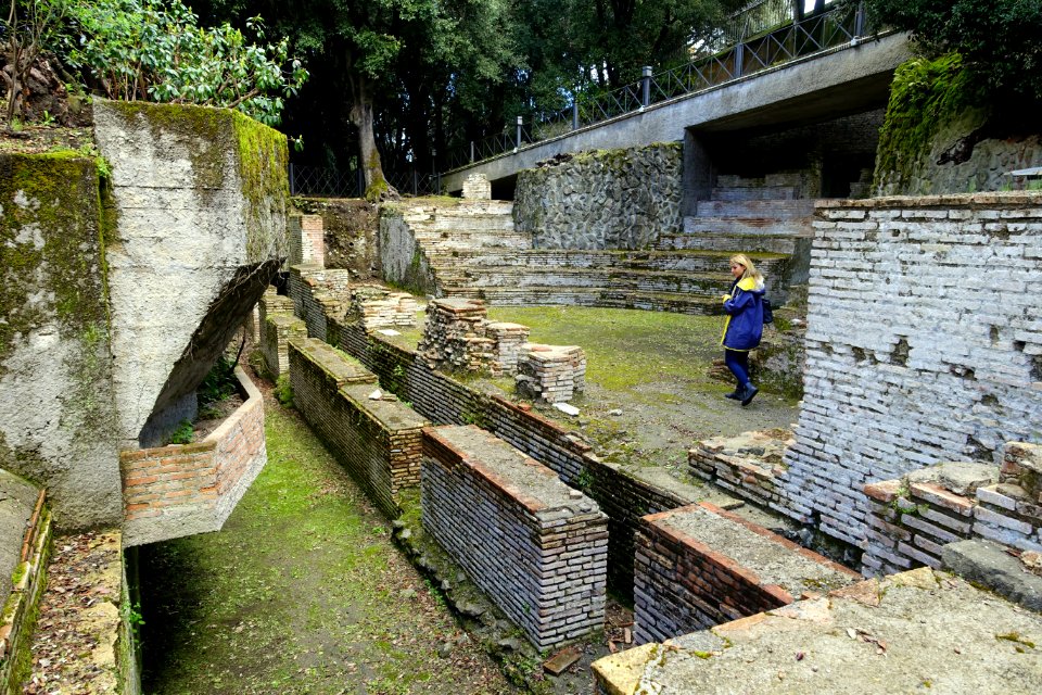 Theatre - Villa of Domitian - Barberini Gardens - Castel Gandolfo - DSC04463