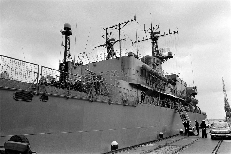 Twee Janpanse marine-opleidingsschepen bezoeken Amsterdam, Bestanddeelnr 923-8091