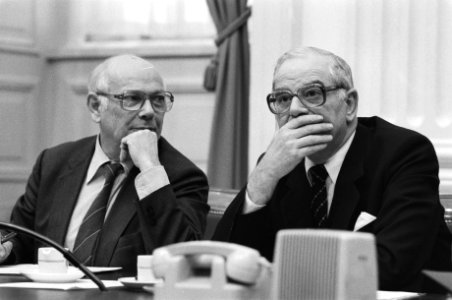 Tweede Kamer . Debat over uitblijven voorjaarsnota 1982. 17.18 Den Uyl en Van de, Bestanddeelnr 932-0502