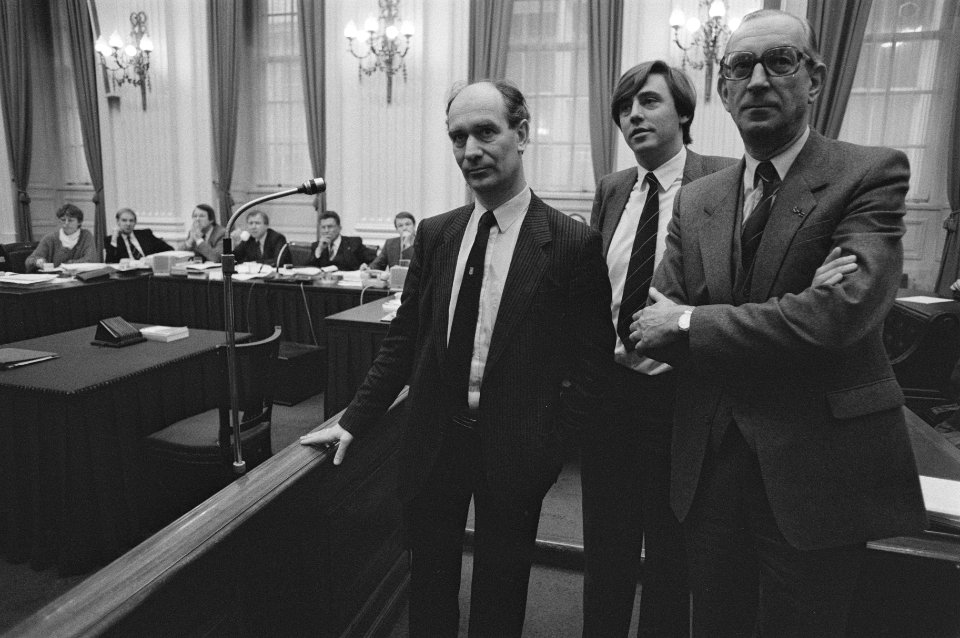 Tweede Kamer , debat enquetecommissie RSV v.l.n.r. De Vries (CDA), Nijpels (VVD, Bestanddeelnr 933-2300