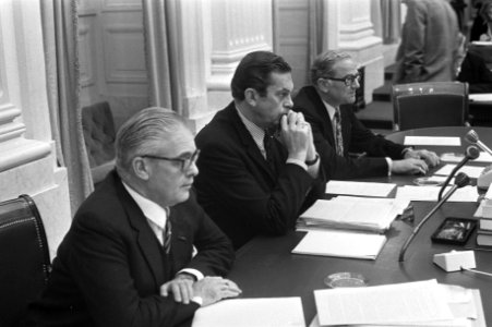 Tweede Kamer , debat over regeling finacieel statuut van Koninklijk Huis, vln, Bestanddeelnr 925-9823