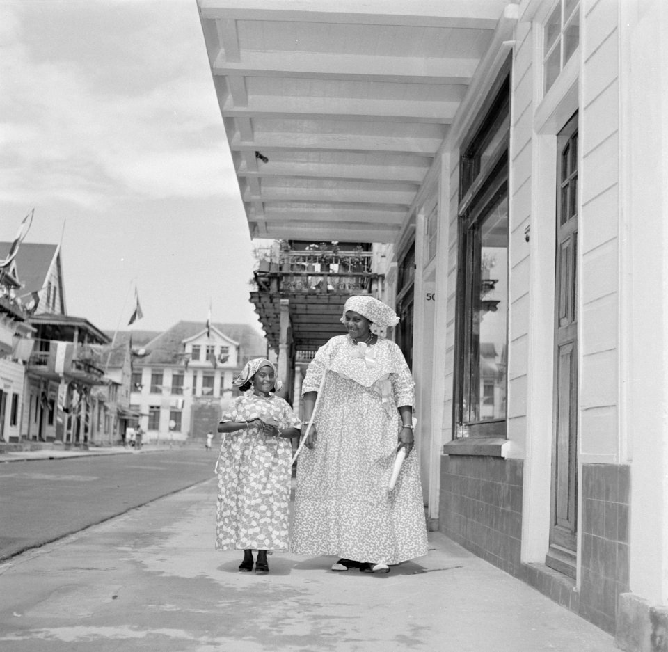 Twee Kotto Missies in Paramaribo, Bestanddeelnr 252-4422