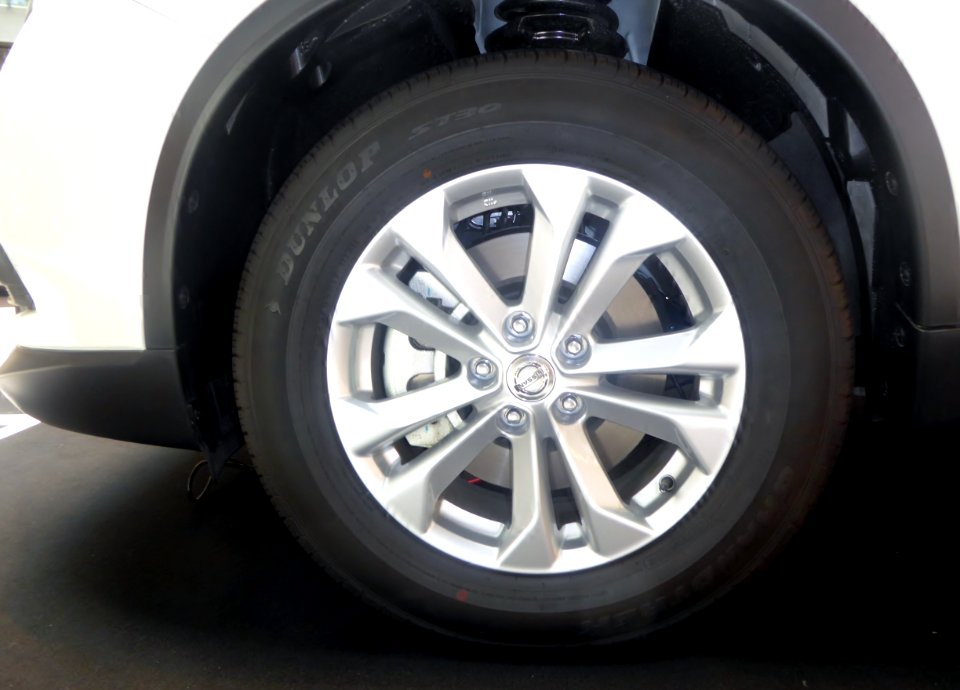 The tire wheel of Nissan X-TRAIL 20X HYBRID “Emergancy Brake Package” (DAA-HT32) with X-TREMER Package