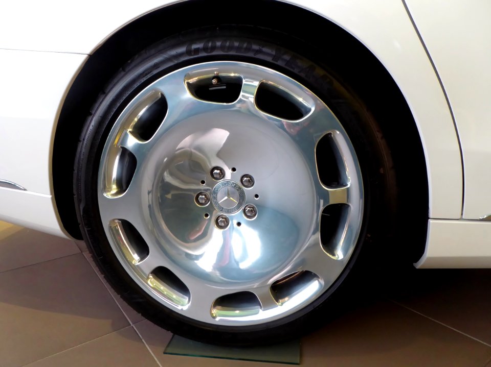 The tire wheel of Mercedes-Maybach S550 (X222)
