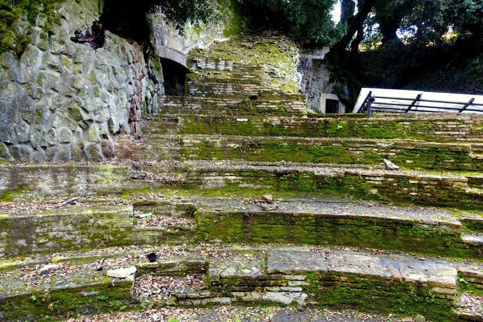 Theatre - Villa of Domitian - Barberini Gardens - Castel Gandolfo - DSC04469