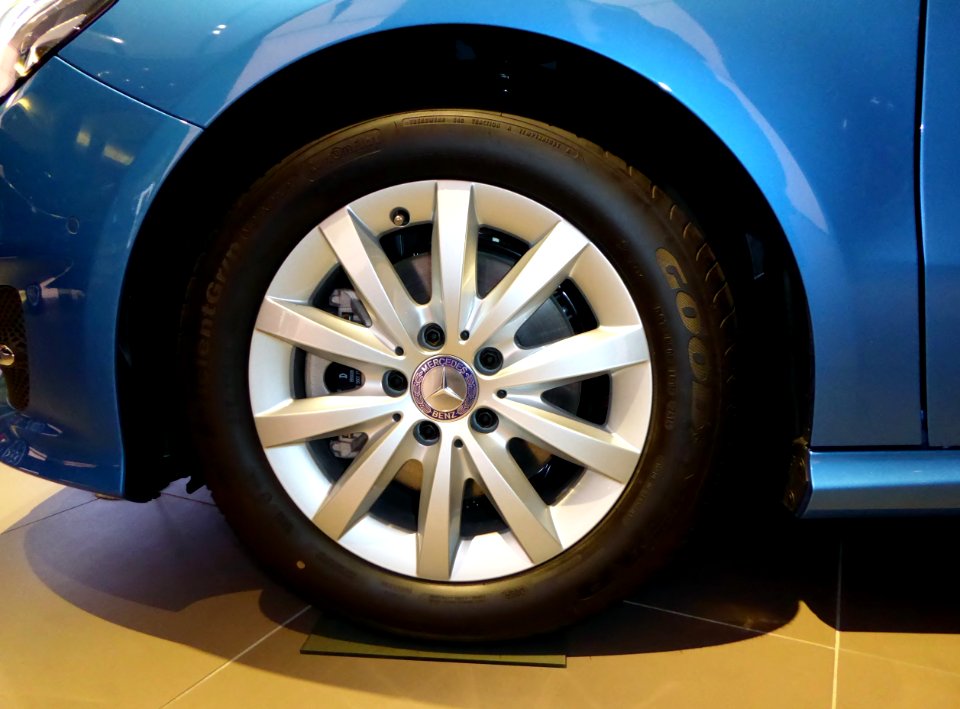 The tire wheel of Mercedes-Benz B180 (W246)