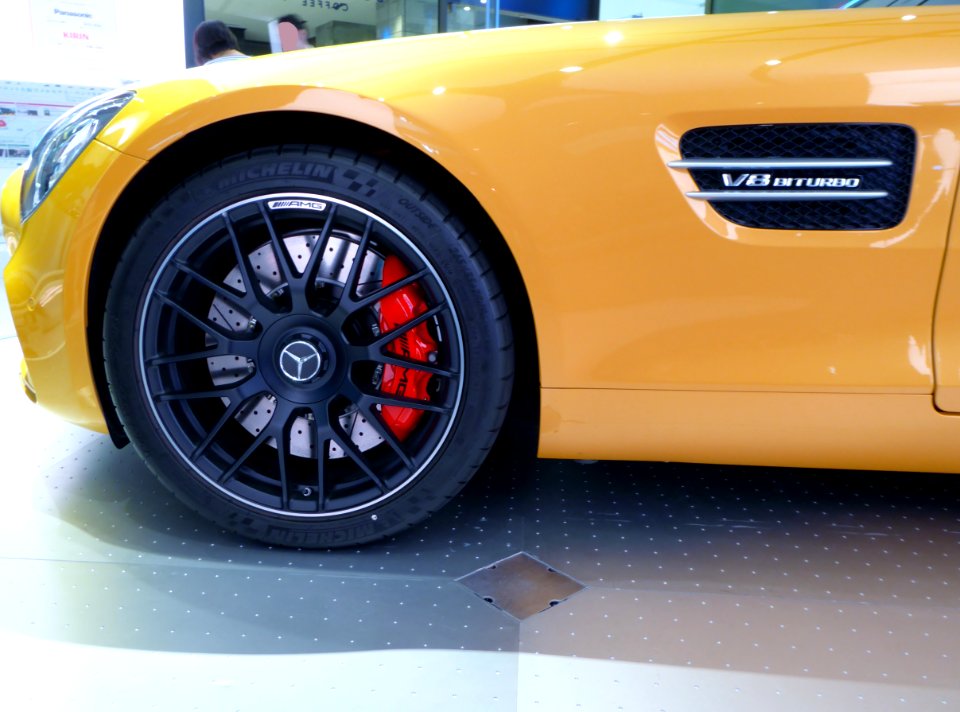 The tire wheel of Mercedes-AMG GT S (C190)