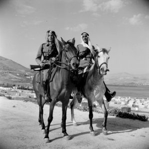 Twee leden van het Arab Legion op patrouille te paard, Bestanddeelnr 255-5114